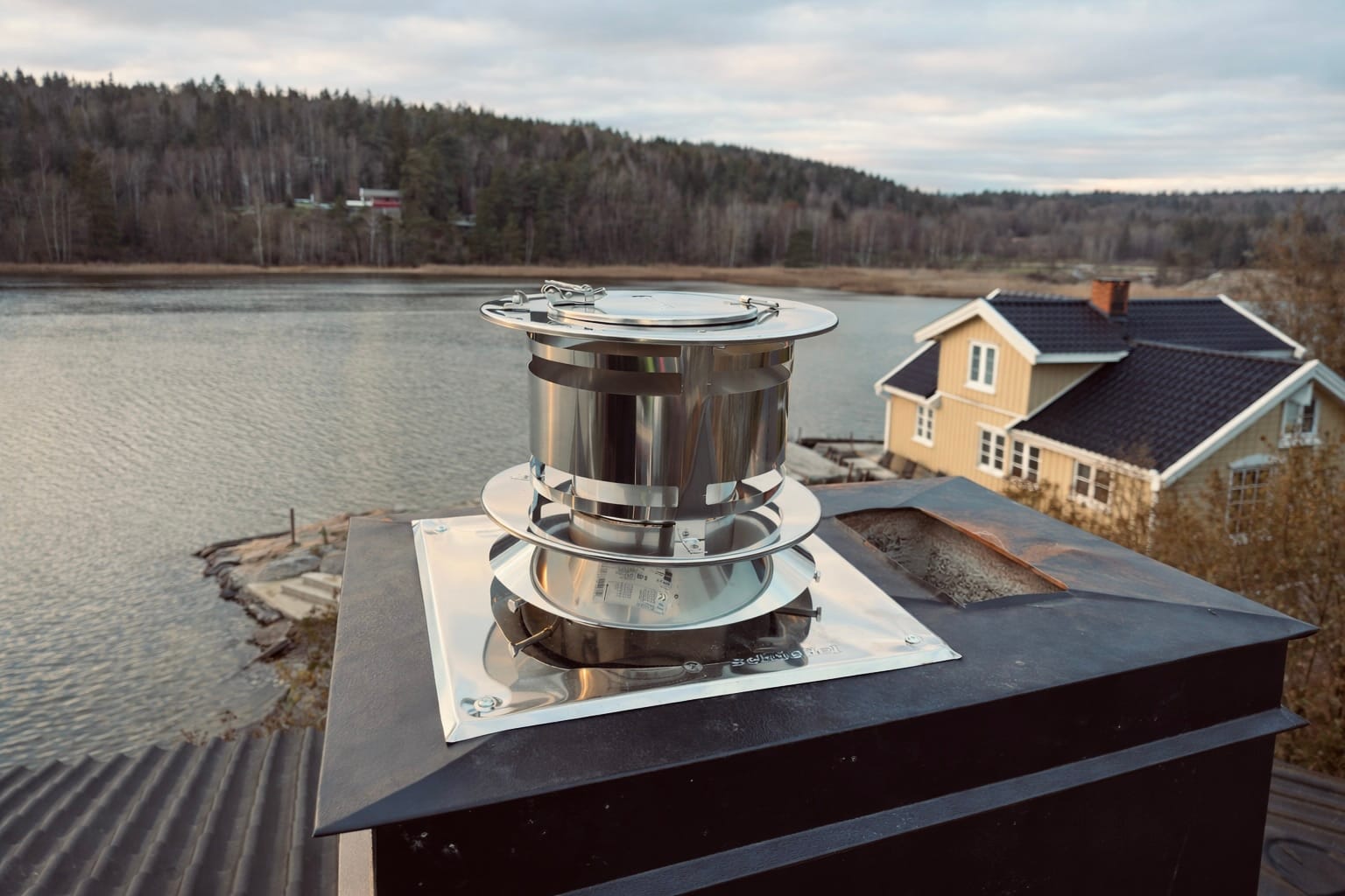 ferdig montert pipehatt med pipeforing